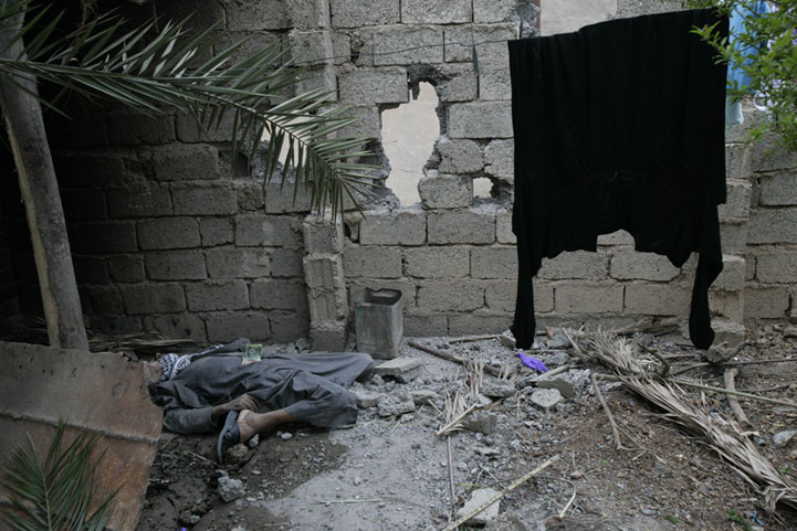 Suspected insurgent lies dead in Qubah. Iraq 2007.